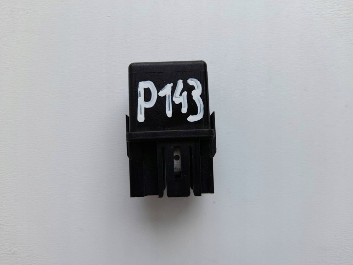 Volvo S40, V40 C30 Mitsubishi relay V23134B52X240 (P143)