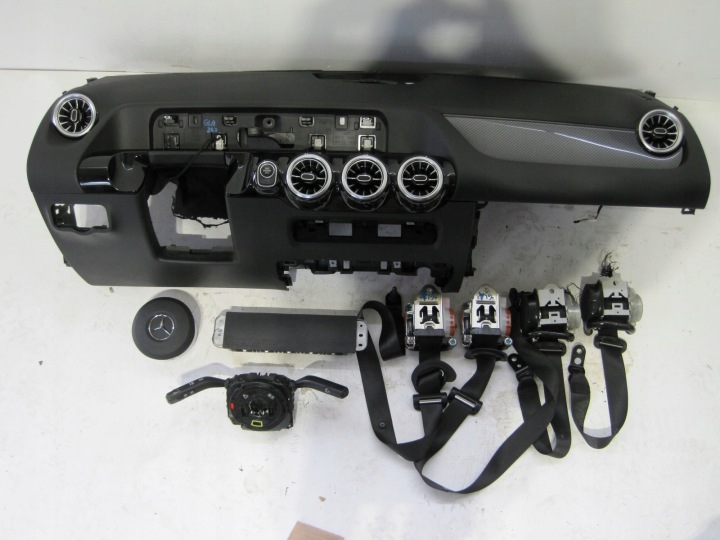 dashboard Mercedes GLA 247