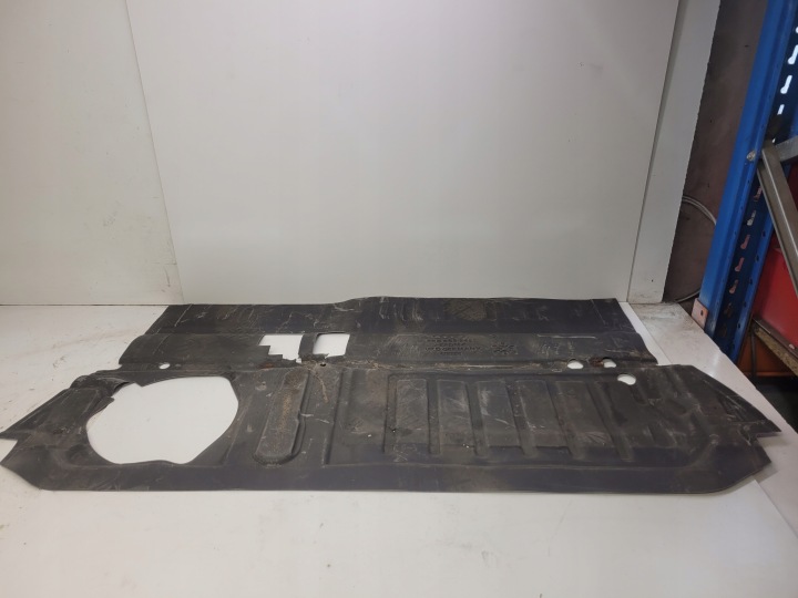 ODHLUČNENIE POD SEDADLOM ZADOK AUDI Q5 8R 8R0863545