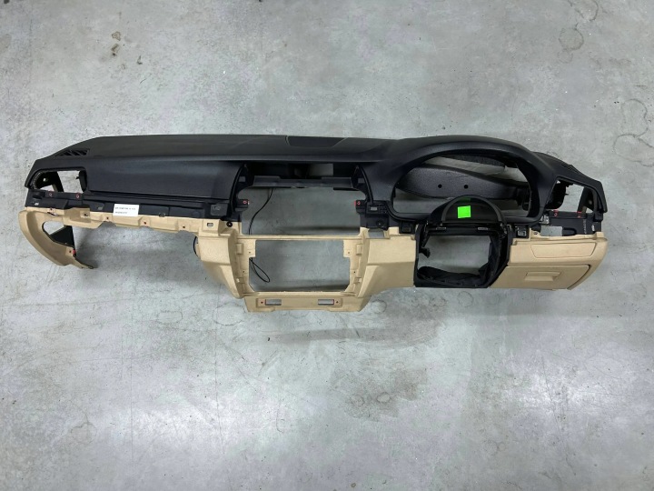 palubna doska Venetobeige BMW 5 F10 F11 2011 Anglik 9192859