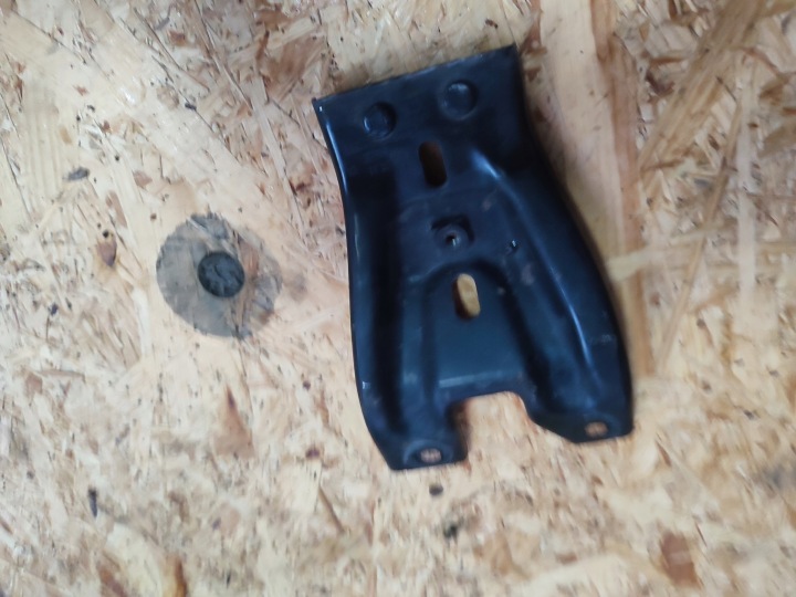 Halter Tueroeffner Stütze öv, szíj vorne VOLKSWAGEN JETTA 5C6805567