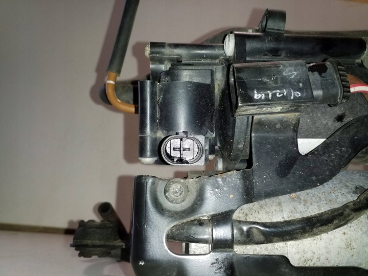 MERCEDES-BENZ EQC POMPA DACHU CARRIO A2133200004 8