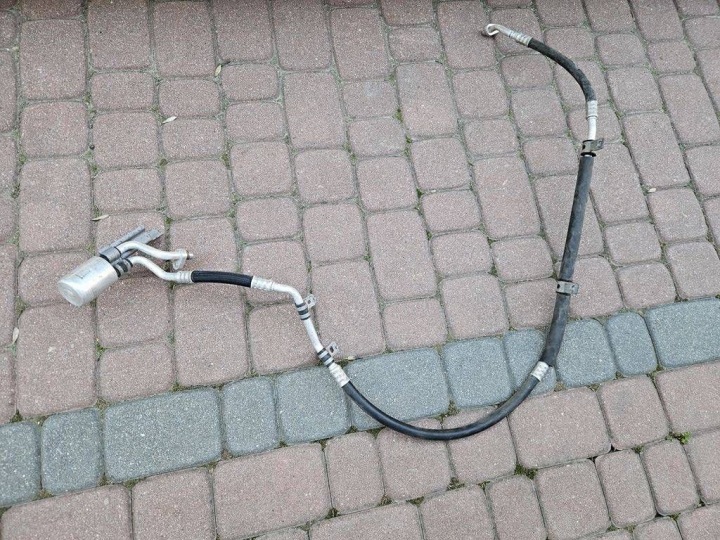 pipe wiring of the air conditioning hose Renault Zoe 924476933R