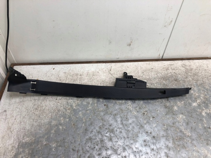 modanatura copertura GREMBIALINA sinistra MERCEDES W213 KOMBI A2136905500