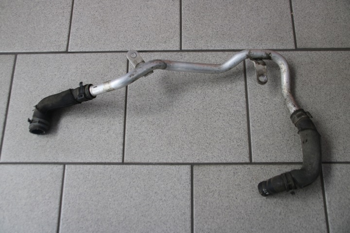 AUDI A8 D4 3,0 TFSI tubo Tubazione CHLODZENIA d’acqua 4H0121481AG