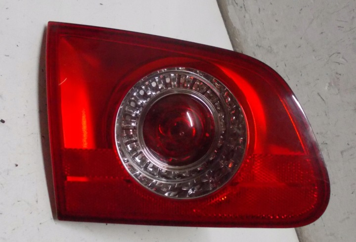 VW PASSAT B6 1.4 TSI 09R Licht links heck für die Heckklappe 3C9945093