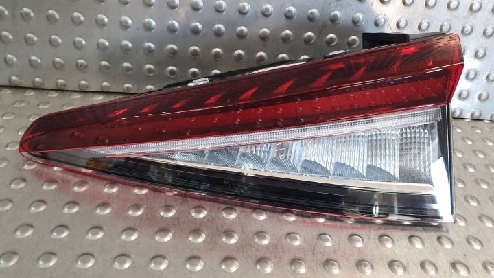 Licht heck rechts SKODA ENYAQ für die Heckklappe 20- 5LG945308C