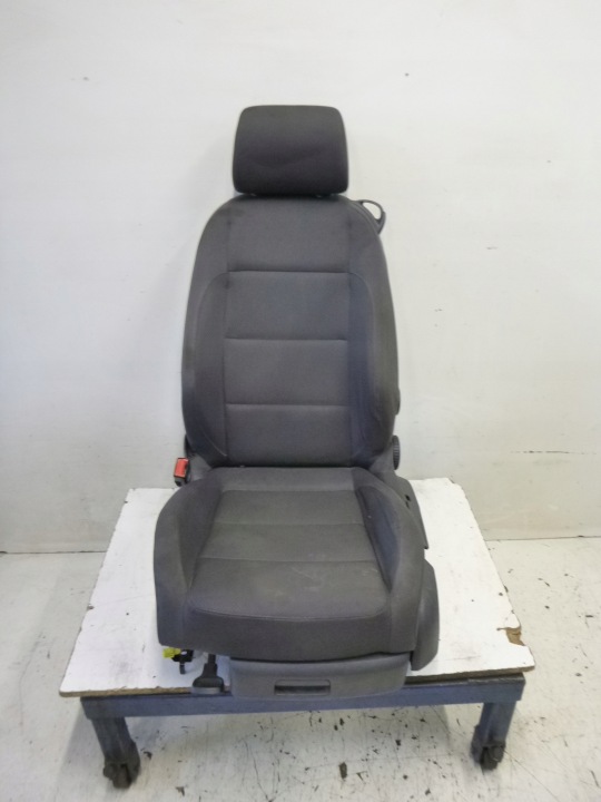 seat left VW GOLF V 1K3881105 BP 2006r. 3D