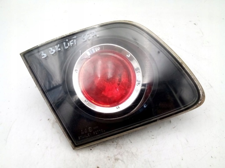 Mazda 3 BK lift FL Sedan Licht links heck hinten für die Heckklappe