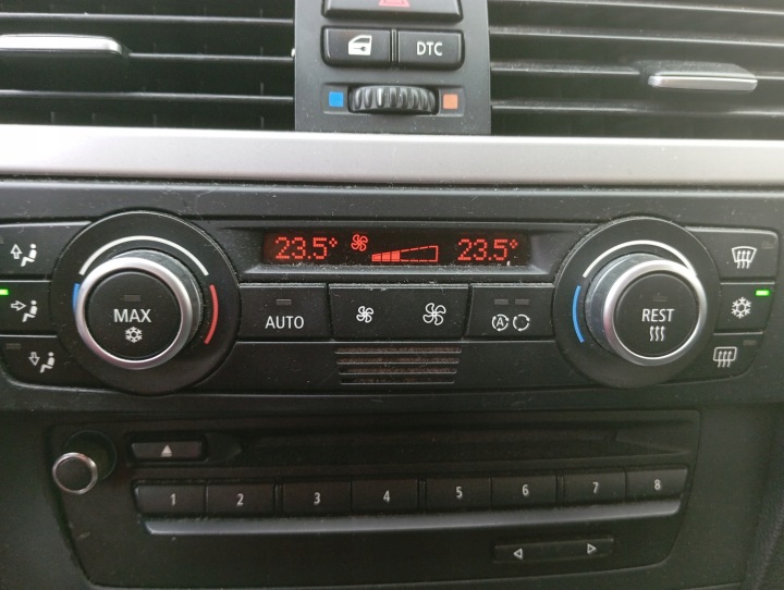 PANEL stahovanie klimatizaci klími BMW E81 E87 E90 E91 E92 X1 E84