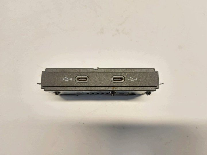 Audi Q4 89A 45 E-TRON , SUV, 2023 aljzat csatlakozó PORT USB 89A035736