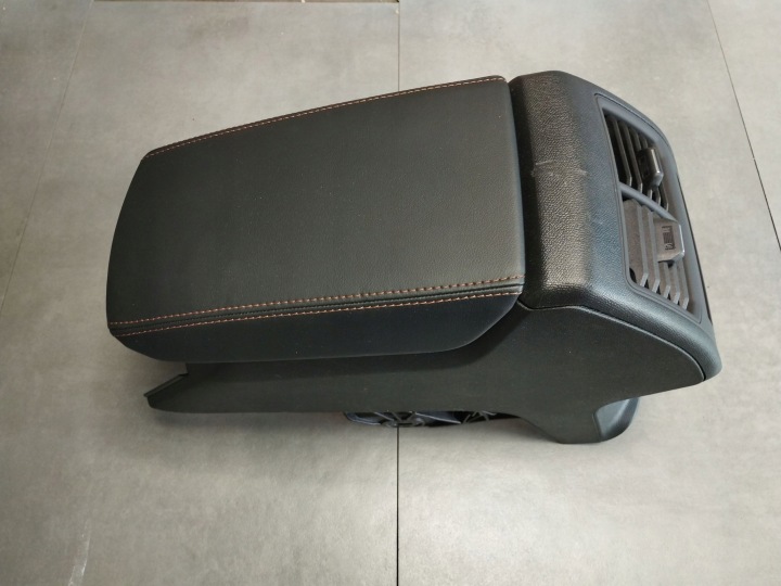 Cupra Formentor Armlehne konsole 5FA858329A