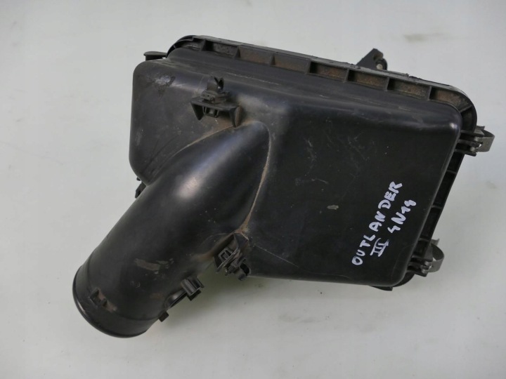 MITSUBISHI OUTLANDER III 2.2 DI-D cover of a filter, air