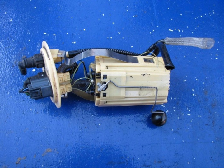 VOLVO S60 S80 V70 XC70 XC90 2.4 D5 - Kraftstoffpumpe Förderpumpe