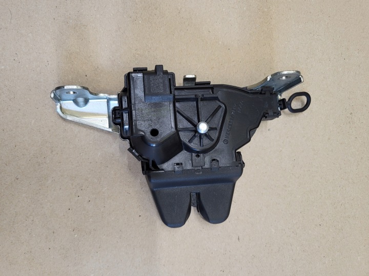 lock bonnet rear part rear boot MERCEDES W205 COUPE CLA C118 W238 OE