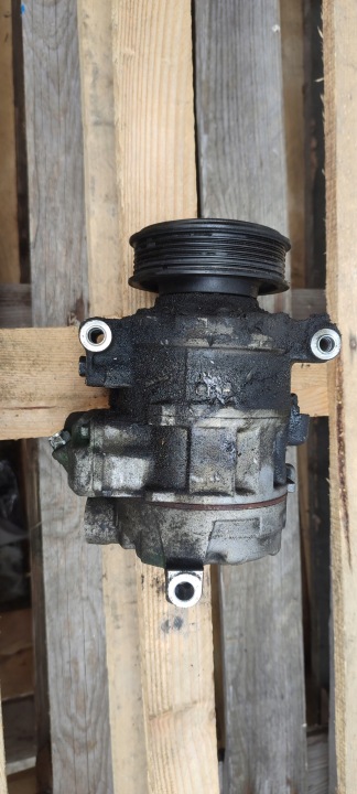 compressor of the air conditioning 2,0 1.8 TFSI AUDI A4 B8 A5 8T Q6 8KD260805