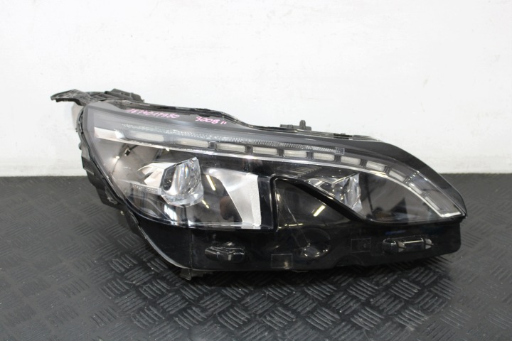 far desni prednji dio desna prednja 9826572680 PEUGEOT 3008 II 2