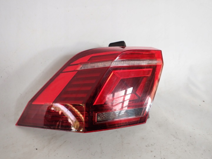 VW TIGUAN II 5N LIFT 20- far lijeva stražnji dio stražnja 5NA945207J01S