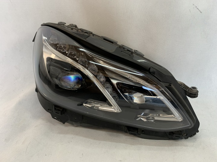 Licht rechts vorne reflektor Mercedes E-Klasa W212 12-16r F.Led 07.26