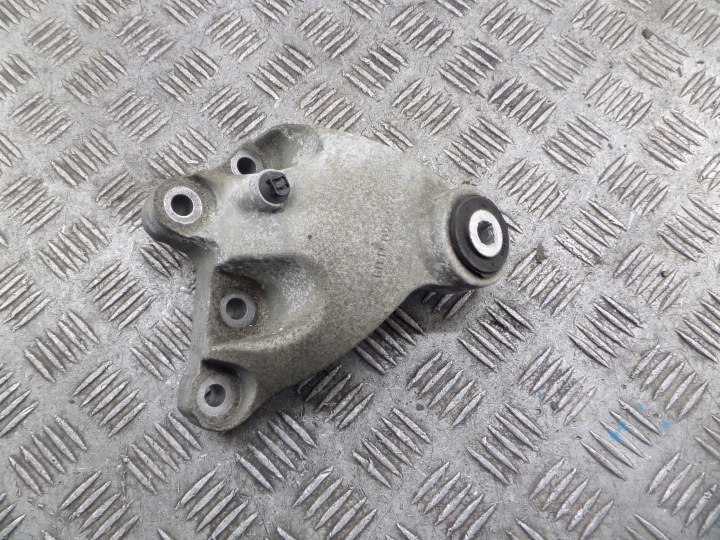 Mercedes W176 W246 holder airbag holder of the engine right A2462401109