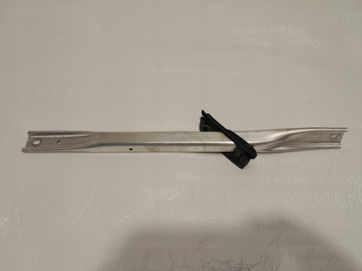 AUDI A4 B9 LIFT erösített ROZPORKA jobb 8W0805646B