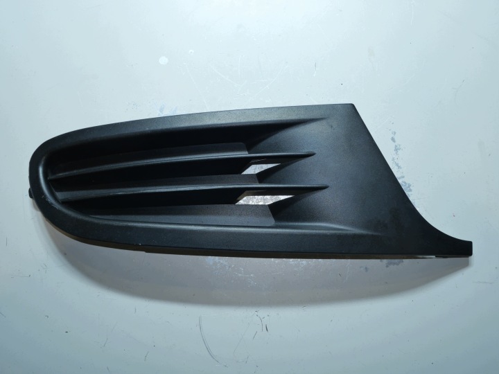 grid spoiler of a bumper GOLF VI right