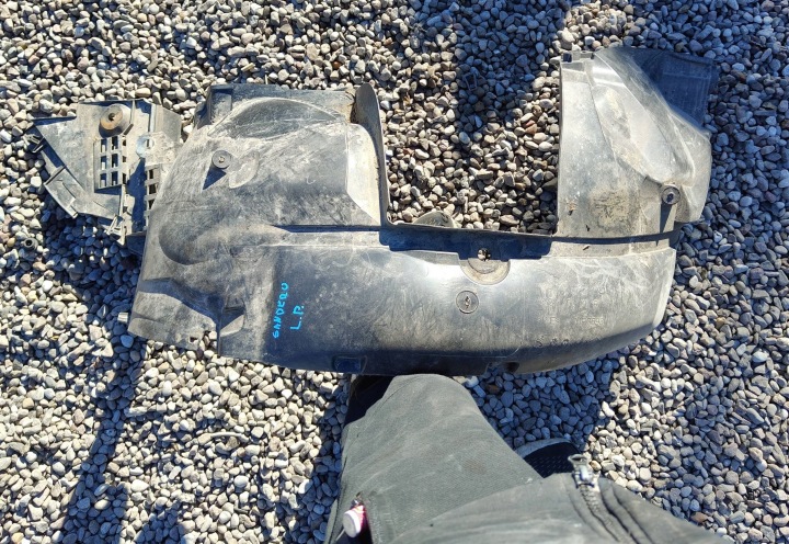 Dacia Sandero II 2018 front side left mudguard front lift
