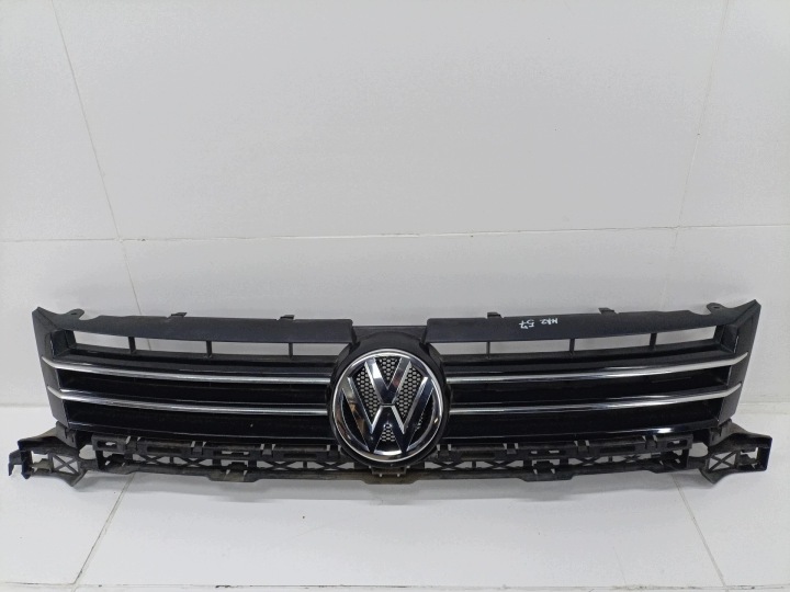 Grille/masque Radiateur Volkswagen Touran 2nd facelift 2011 1T0853653