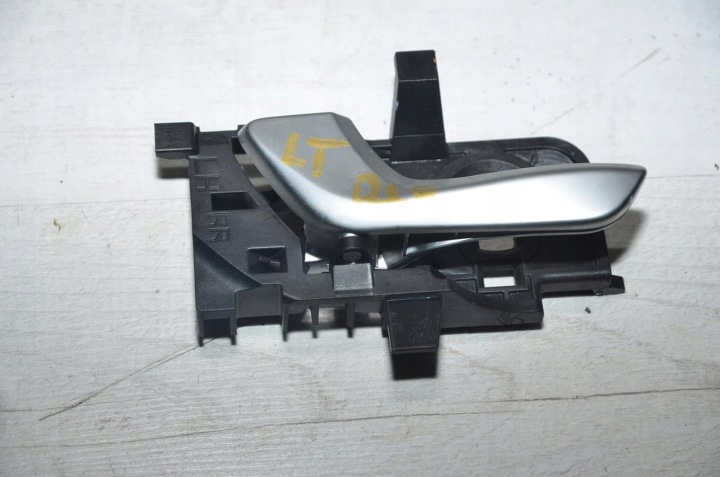 maniglia interno sinistra posteriore Kia Rio IV LIFT 22r