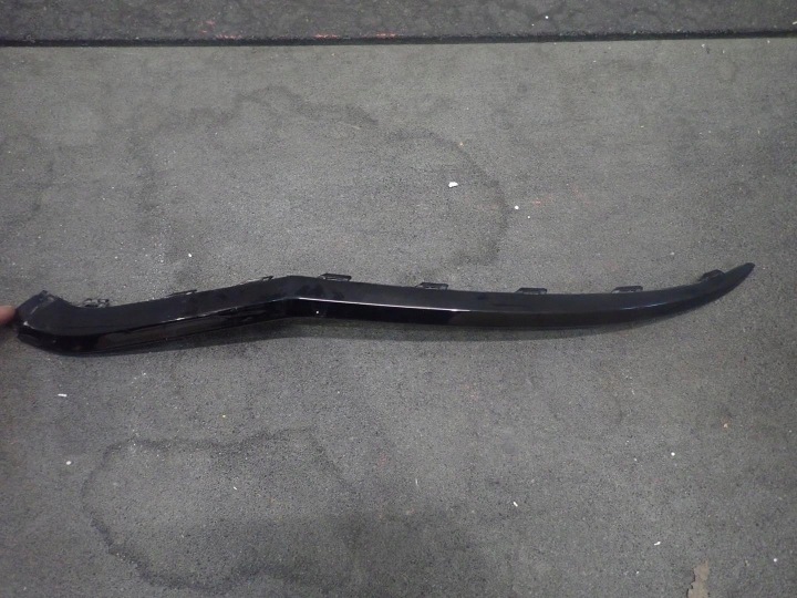 moulding below lampe left VW T-ROC 2017