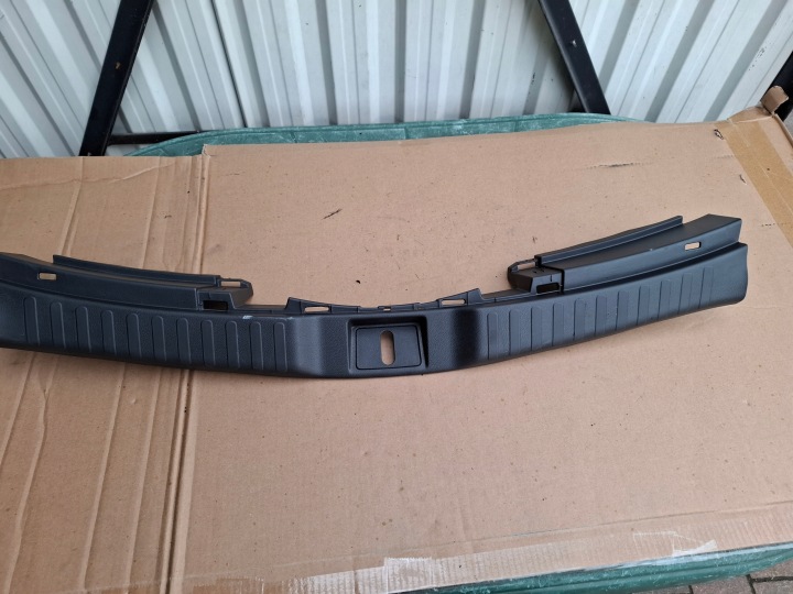 HONDA CR-V 5 V 17-22r RIVESTIMENTO PORTELLONE COFANO POSTERIORE 84641-TLA