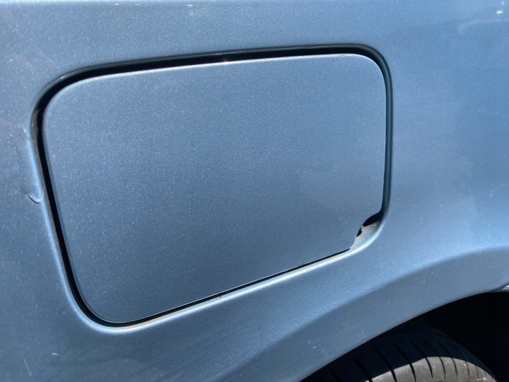 Üzemanyag-töltő fedél üzemanyag Peugeot 807 06-10 kod lakieru KNF