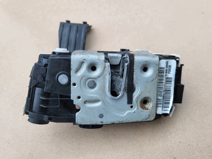 brava Z vrata desni stražnji dio stražnji JEEP GRAND CHEROKEE III WK1 8PIN 04589418AC