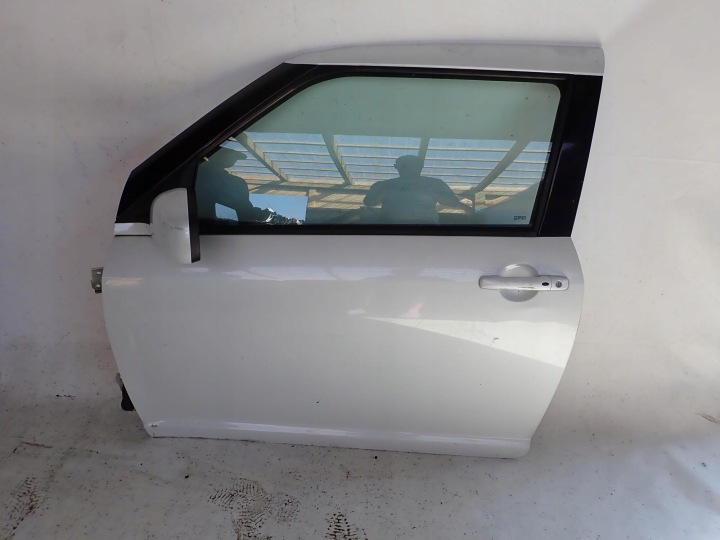 SUZUKI SWIFT III 3 3D 3 Tür 04-10 Tür vorne vorne links