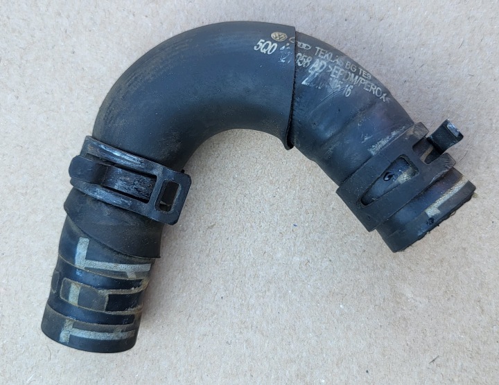 Tubazione tubo flessibile tubo d’acqua LIQUIDO CIECZY AUDI VW SEAT SKODA 5Q 5Q0121058AD OE EU