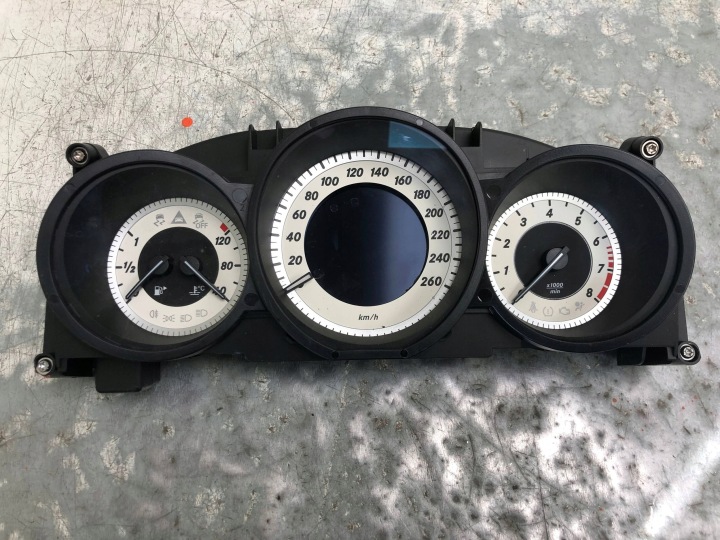quadro strumenti tachimetro contagiri orologio MERCEDES CLS C218 W218 A2189001707