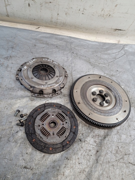 Kupplung Druckplatte Bremsscheibe + DOSCIK + Reifen Rad schwungscheibe schwungrad LUK SEAT IBIZA III 02r. 1.2B