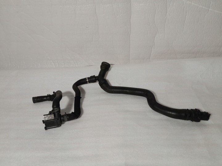 AUDI A4 B9 Supplémentaire Pompe Tuyau flexible d’eau 8W0122101BH 06H121601N