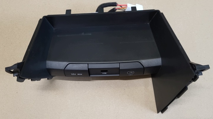 WEJSCIE Obal PORTU USB adapter na ZAPALNICZKE 12V PANEL plato KIA CEED 3