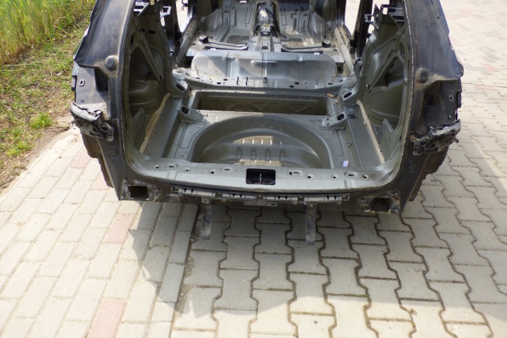 Traversa posteriore LAMIERATO POSTERIORE pavimento PORTELLONE COFANO POSTERIORE studnia Z22Y Z176 OPEL ASTRA K V KOMBI