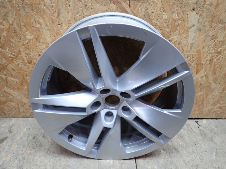 Jante d’aluminium PROTEUS SKODA ENYAQ 5AC 5AZ 5x112 19 8J ET 45 5LA601025B