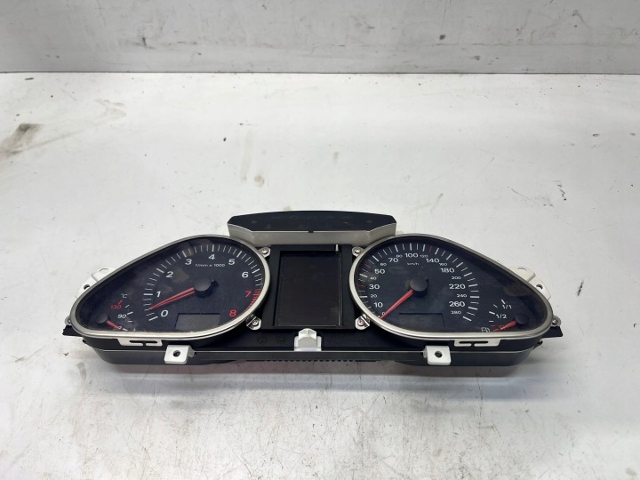 quadro strumenti TACHIMETRO contagiri OROLOGIO AUDI A6 C6 2.4 4F0920901F