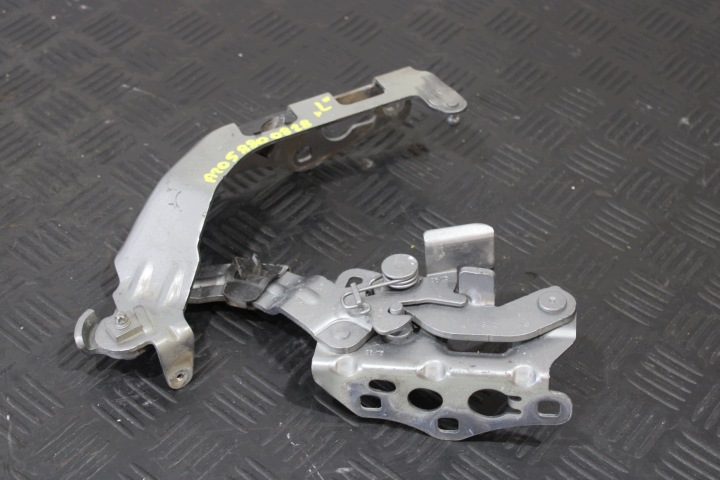 Cerniera del cofano sinistra A2058800828 MERCEDES C-KLASA W205
