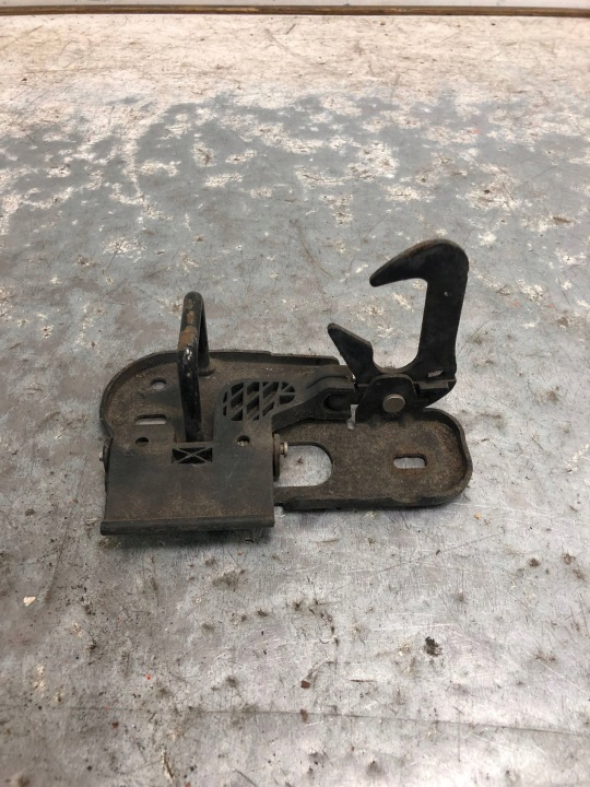 de la Serrure RYGIEL du capot VW TOURAN et 3C0823480