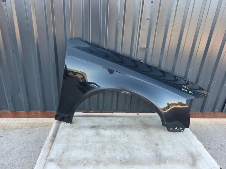 blatník pravý předek AUDI A6 C6 LIFT LZ9Y 2008-2011 originál !!!