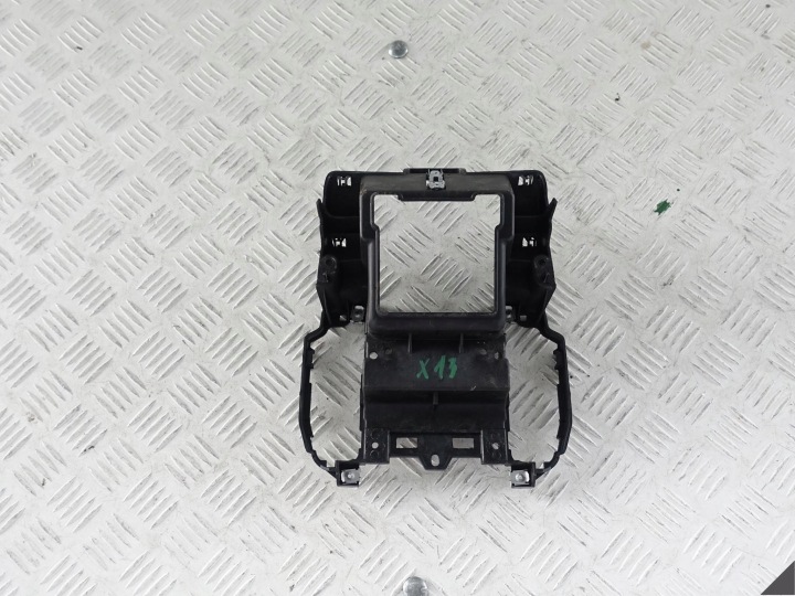 CAYENNE 7P5 LIFT 14- holder TUNEL central rear part