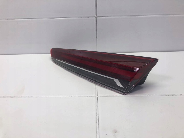 Licht hinten für die Heckklappe rechts Seite Renault Captur 2 2021 265501234R