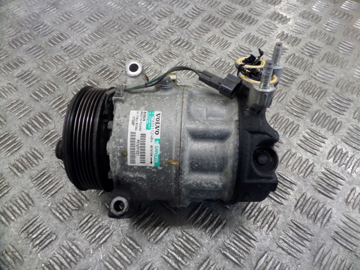 VOLVO V40 compressor of the air conditioning 31291251