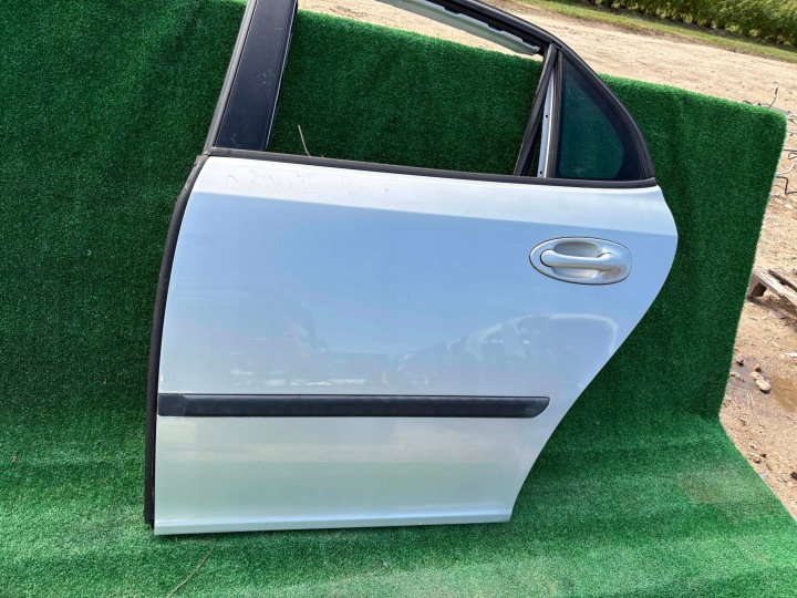 dveře levé zadní SAAB 9-3 II 93 02-07 SEDAN levý záď barva 268 stříbrné