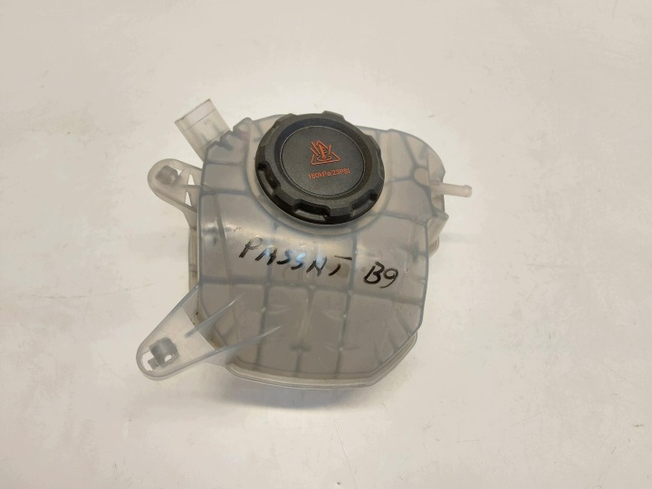 Passat R B9 3J0 2025r nádržka na vodu plynu vody 1.5e-tsi 5wa121407b